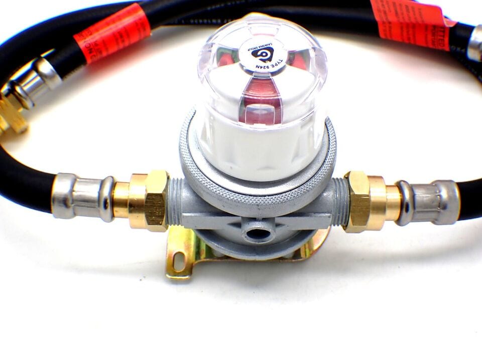 30mbar 10mm Outlet Caravan Auto Changeover + 2 x 0.5m POL Pigtails